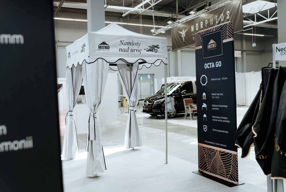 Namiot nad urnę na NecroExpo